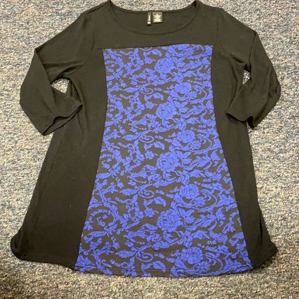 New Directions Black Navy Floral Print Top sz. L